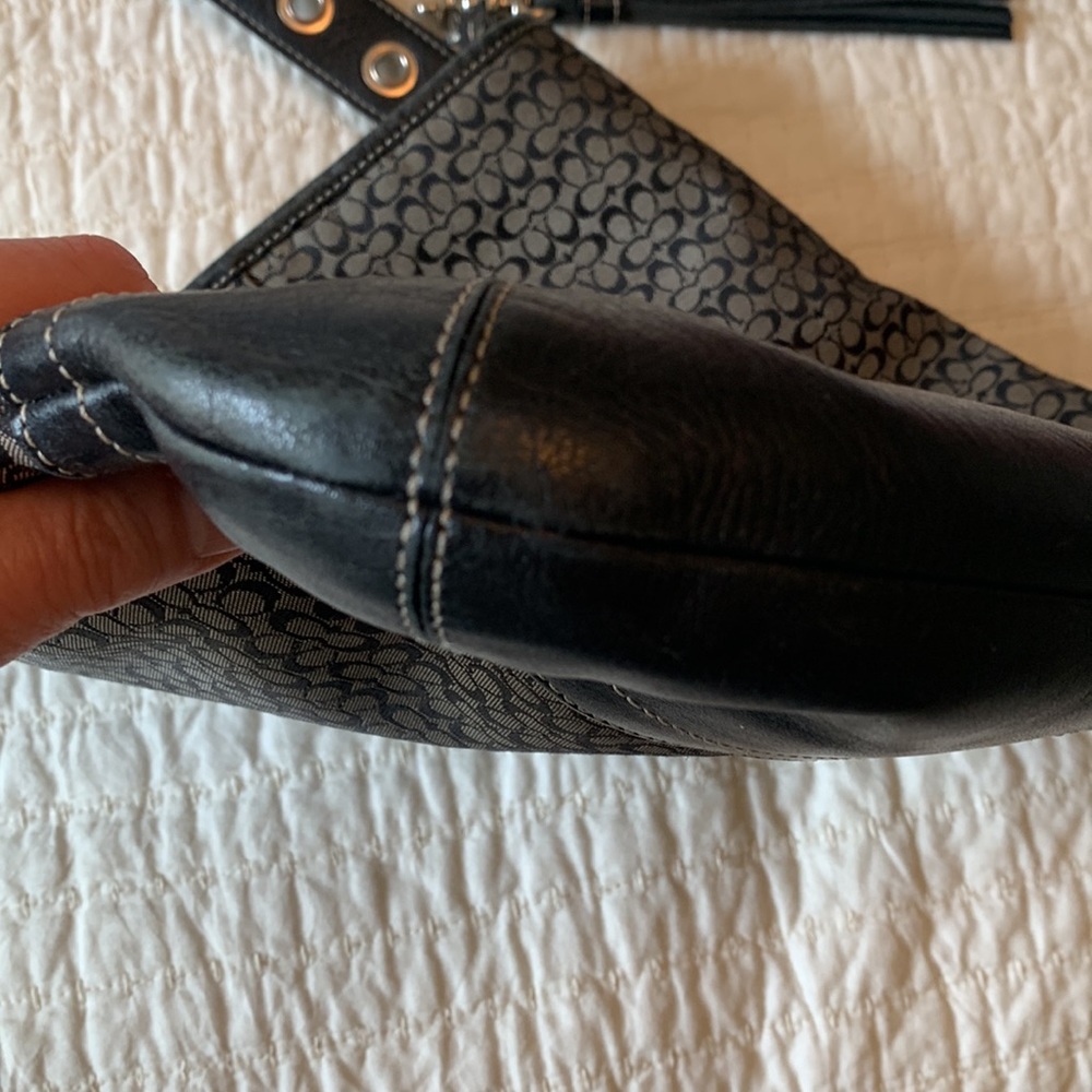 Coach Duffle Signature Canvas Leather Purse. - Picture 5 of 7